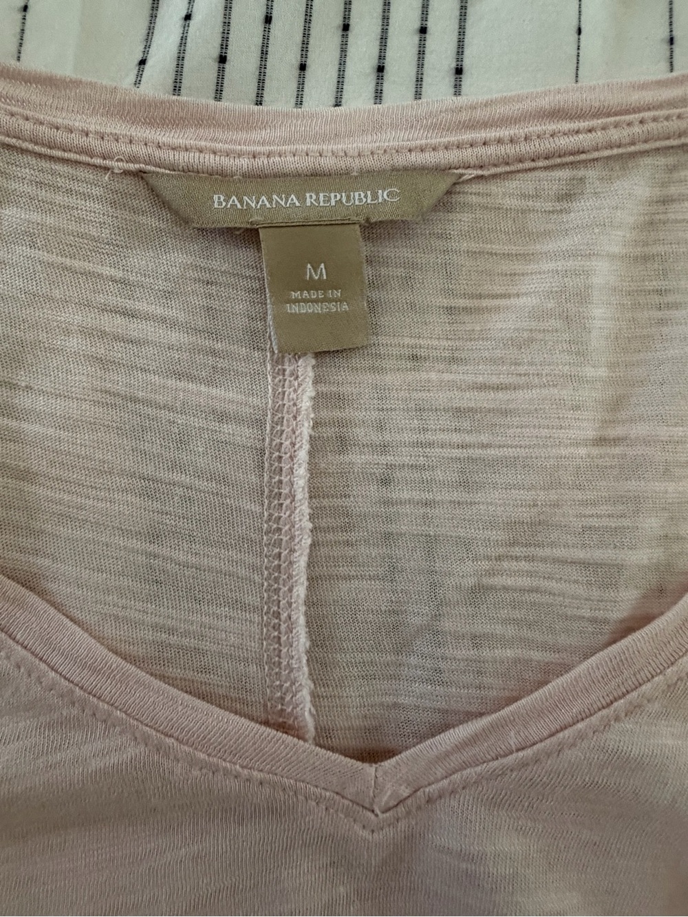 Banana Republic Pale Pink V-Neck Long Sleeve Top - Picture 2 of 8